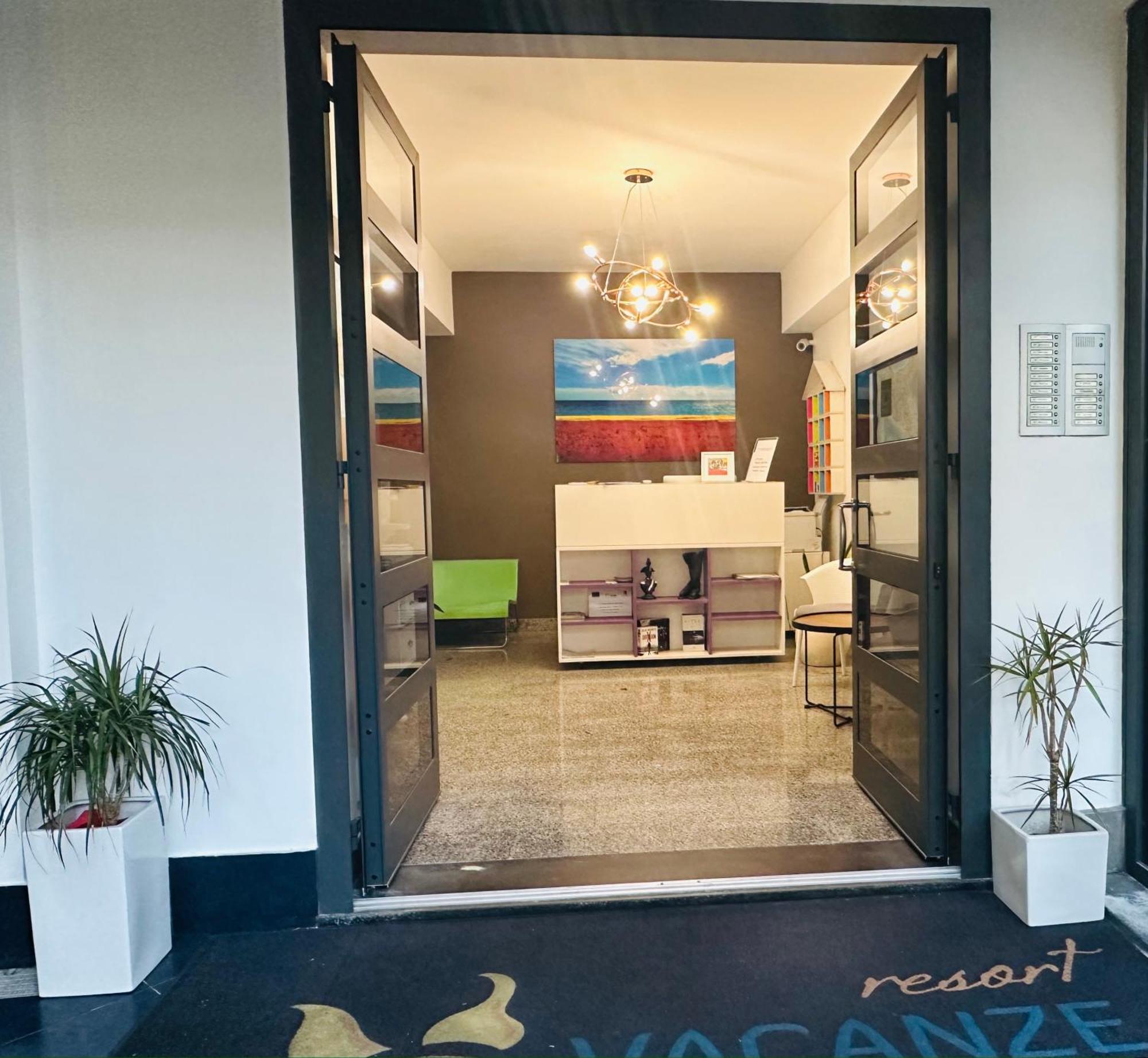 Riviera Ionica Aparthotel Santa Teresa Di Riva Exteriör bild