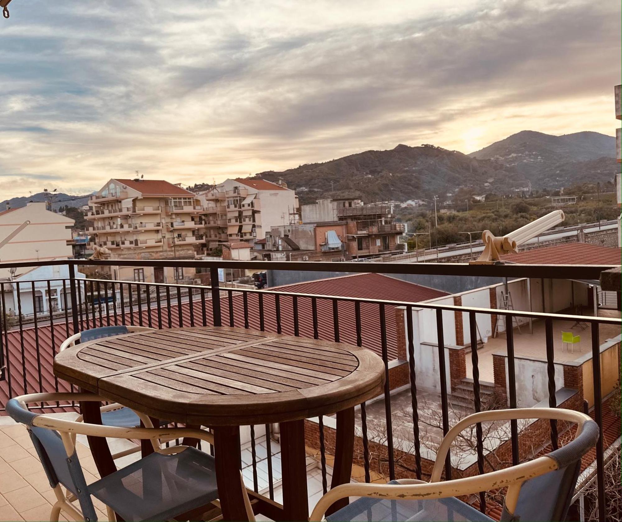 Riviera Ionica Aparthotel Santa Teresa Di Riva Exteriör bild